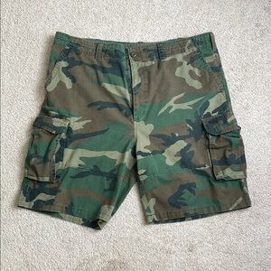 Green and Brown Cargo Shorts for Outdoor Activities